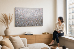 Oslikana slika na zidu CVIJEĆE 90x60 cm – ručno oslikana slika u elegantnom interijeru (Window reading) | wall mockup | premium canvas | Papilora.sk