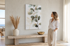 Oslikana slika na zidu LISTOVI 60x90 cm – ručno oslikana slika u elegantnom interijeru (Modern coastal) | wall mockup | premium canvas | Papilora.sk