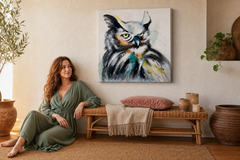 Oslikana slika na zidu SOVA 60x60 cm – ručno oslikana slika u elegantnom interijeru (Bohemian warm) | wall mockup | premium canvas | Papilora.sk