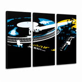 Ručno oslikana POP Art slika DJ od 3 dijela dj3 – 3D vizualizacija ručno oslikanog platna na bijeloj pozadini. Dominantne boje: crna, plava, žuta, bijela.