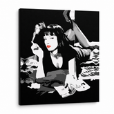 Ručno oslikana POP Art slika PULP FICTION 1 komad pulp6 – 3D vizualizacija ručno oslikanog platna na bijeloj pozadini. Dominantne boje: crna, bijela, crvena.