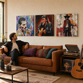 Set od 3 slike Rock Legends iznad kauča u dnevnom boravku – Freddie Mercury, Elvis Presley, Jimi Hendrix na Papilora platnu.