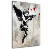 Ručno oslikana premium slika na platnu sa zlatnim akcentima s motivom banksy kupid s puškom i srcima – 3D prikaz platna s vidljivim drvenim okvirom, Papilora.