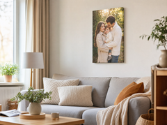 Pravokutna foto slika u modernom interijeru iznad kauča – personalizirana zidna slika s vaše fotografije