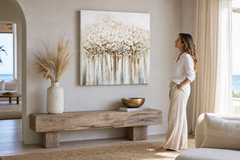 Oslikana slika na zidu CVIJEĆE 70x70 cm – ručno oslikana slika u elegantnom interijeru (Modern coastal) | wall mockup | premium canvas | Papilora.sk