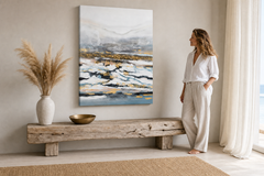 Oslikana slika na zidu PRIRODA 60x90 cm – ručno oslikana slika u elegantnom interijeru (Modern coastal) | wall mockup | premium canvas | Papilora.sk