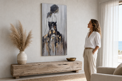 Oslikana slika na zidu ŽENA 50x100 cm – ručno oslikana slika u elegantnom interijeru (Modern coastal) | wall mockup | premium platno | Papilora.sk
