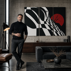 Ručno oslikana POP Art apstraktna slika šahovske ploče od 3 dijela – slika u modernom muškom interijeru, lifestyle vizualizacija. Dominantne boje: crna, bijela, crvena.