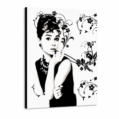 Ručno oslikana POP Art slika Audrey Hepburn ah6 – 3D vizualizacija ručno oslikanog platna na bijeloj pozadini. Dominantne boje: crna, siva, ružičasta.