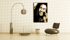 Ručno oslikana slika na platnu s motivom bob marley portret, smeđa i crna obješena u modernom stilskom interijeru iznad drvene konzole s vazom i svijećom, Papilora.