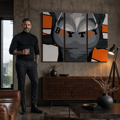 Ručno oslikana POP Art slika Dječak igračka od 3 dijela – slika u modernom muškom interijeru, lifestyle vizualizacija. Dominantne boje: crna, narančasta, siva.