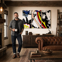 Ručno oslikana POP Art slika LICHTENSTEIN od 3 dijela – slika u modernom muškom interijeru, lifestyle vizualizacija. Dominantne boje: crna, žuta, crvena, plava, bijela.