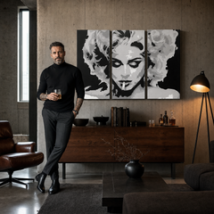 Ručno oslikana POP Art slika MADONNA od 3 dijela ma2 – slika u modernom muškom interijeru, lifestyle vizualizacija. Dominantne boje: crna, siva, bijela.