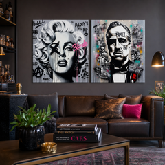 Slika na platnu s motivom Marilyn Monroe u pop art stilu obješena u modernom stilskom interijeru iznad drvene konzole s vazom i svijećom, Papilora.