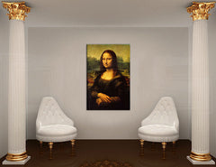 Slika na platnu s motivom mona lisa portret žene obješena u modernom stilskom interijeru iznad drvene konzole s vazom i svijećom, Papilora.