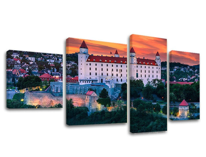 Slika na platnu s motivom bratislavski dvorac pri zalasku sunca – 3D prikaz platna s vidljivim drvenim okvirom, Papilora.