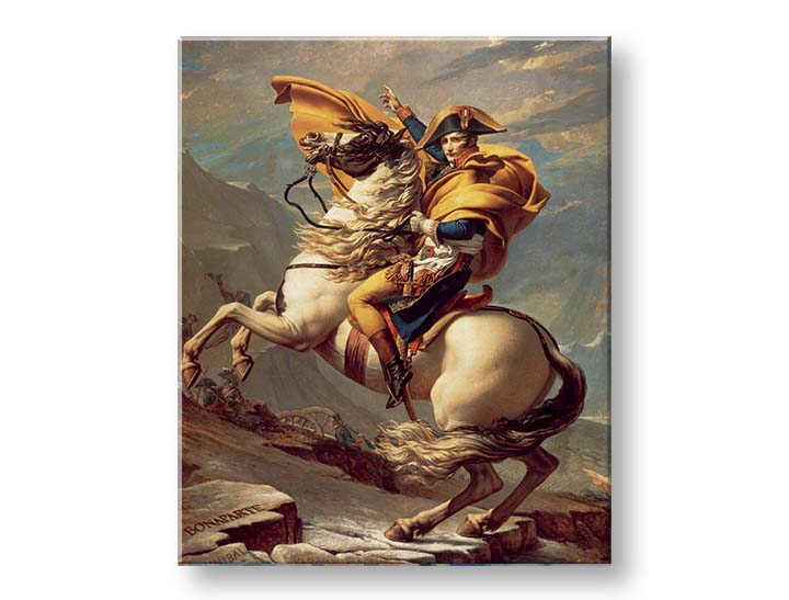 Slika na platnu s motivom napoleon na konju u planinama obješena u modernom stilskom interijeru iznad drvene konzole s vazom i svijećom, Papilora.