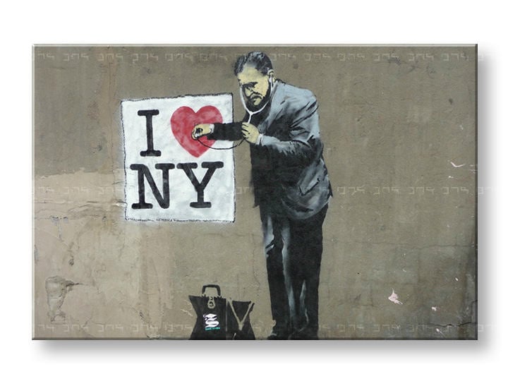 Slika na platnu s motivom liječnik pregledava srce new yorka – 3D prikaz platna s vidljivim drvenim okvirom, Papilora.