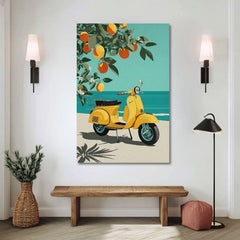 Slika na platnu s motivom žuta vespa na plaži s narančama obješena u modernom stilskom interijeru iznad drvene konzole s vazom i svijećom, Papilora.
