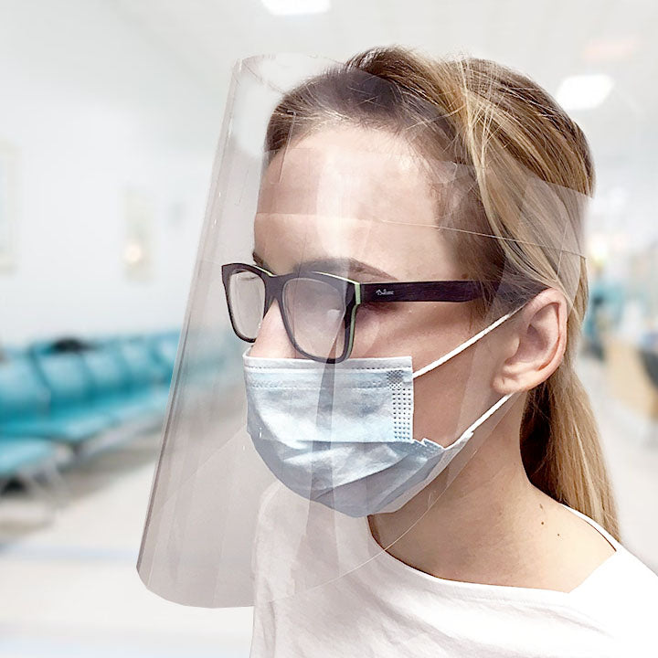 Slika na platnu s motivom žena s maskom i vizirom – 3D prikaz platna s vidljivim drvenim okvirom, Papilora.