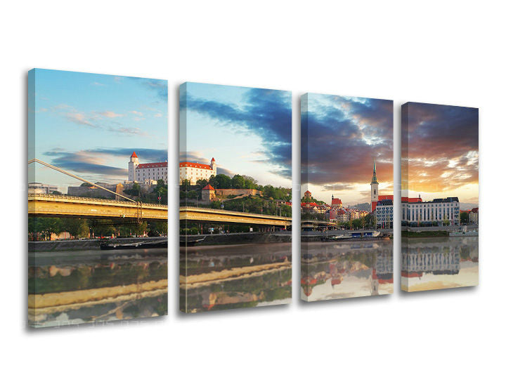 Slika na platnu s motivom panoramski pogled na bratislavu pri zalasku sunca – 3D prikaz platna s vidljivim drvenim okvirom, Papilora.