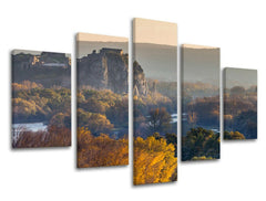 Slika na platnu s motivom jesenski krajolik s rijekom i dvorcem – 3D prikaz platna s vidljivim drvenim okvirom, Papilora.