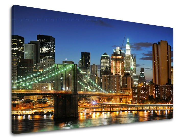 Slika na platnu s motivom brooklyn bridge i new york noću – 3D prikaz platna s vidljivim drvenim okvirom, Papilora.