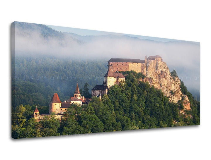 Slika na platnu s motivom dvorac na stijeni u magli – 3D prikaz platna s vidljivim drvenim okvirom, Papilora.