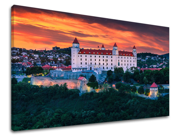 Slika na platnu s motivom bratislavski dvorac pri zalasku sunca – 3D prikaz platna s vidljivim drvenim okvirom, Papilora.