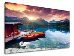Slika na platnu s motivom planinsko jezero s čamcima i zalaskom sunca – detaljan pregled kompozicije, Papilora.