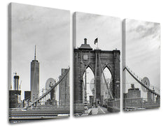 Slika na platnu s motivom brooklyn most i newyorški neboderi crno-bijelo – 3D prikaz platna s vidljivim drvenim okvirom, Papilora.