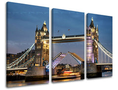 Slika na platnu s motivom londonski tower bridge noću – 3D prikaz platna s vidljivim drvenim okvirom, Papilora.